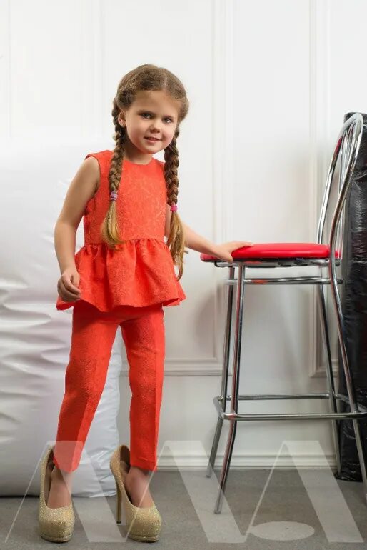 костюм брючный для школьницы. модные костюмы для детей. брючный костюм для девочки 10. датский брючный костюм. брючный костюм для девочки 10.