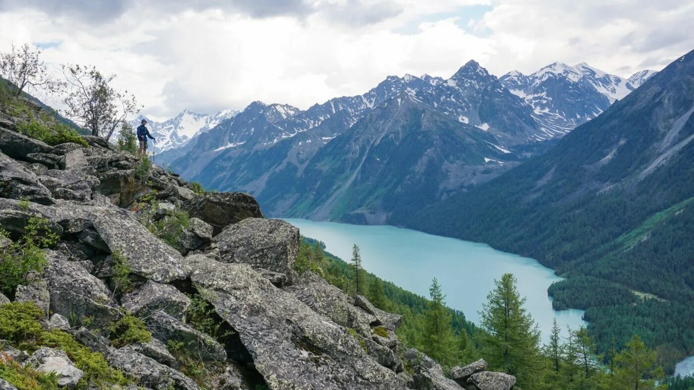 ак оюк алтай гора. гору белуху в алтайской республике. шавлинские озера. долина семи озер алтай. актру горный алтай летом.