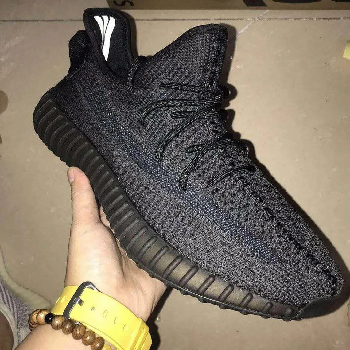 Мужские изи буст. Adidas Yeezy 350 Black. Adidas Yeezy Boost 350. Adidas Yeezy Boost 350 v2. Adidas Yееzy Boost 350.