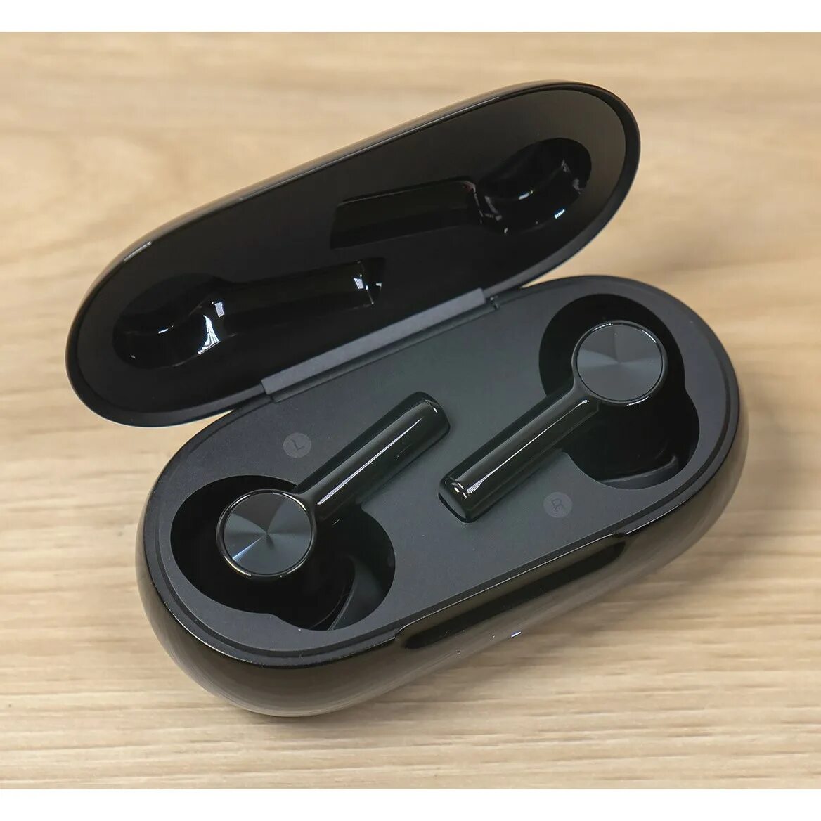 Oneplus buds wireless z2. Наушники oneplus buds z white. Беспроводные наушники oneplus buds z2 черные. Oneplus tws buds. Oneplus наушники buds z 2 кейс.