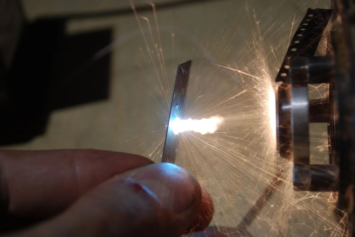 профессия сварщик презентация. закон дальтона формула скорости испарения. термическое вакуумное напыление тонких пленок. испарение металла. температура плавления металлов температура плавления металлов.