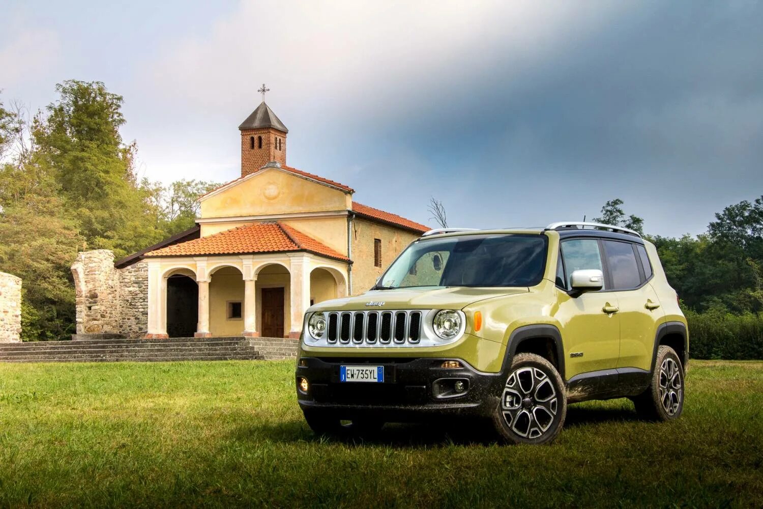 Jeep модели. Jeep паркетник. jeep маленький кроссовер. jeep о050ро150. джип джип вольво 208 года.