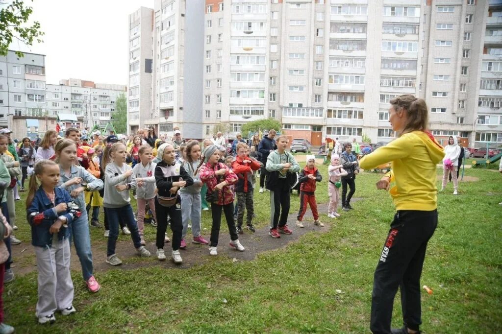 Детские праздники вологда. Открытие площадок города детства вологда. дети 2010 года. 2010 год школа. день города вологда.
