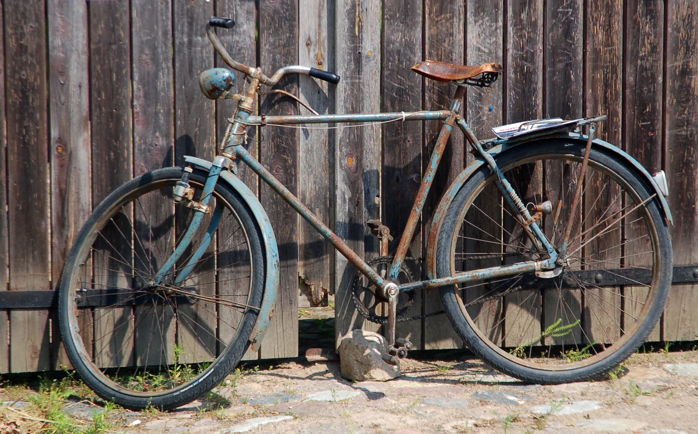 Высокий велик. Ржавый велосипед Аист. Ржавый велосипед Урал. Велосипед Урал гнилой. Старый велосипед.