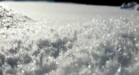 Почему снег белого цвета