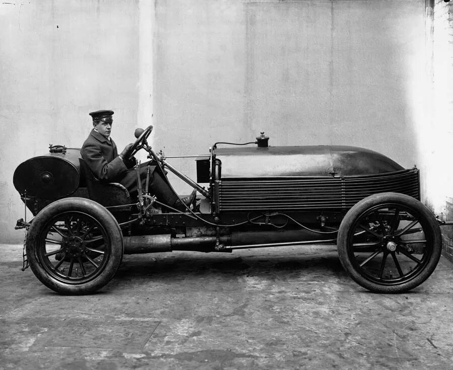 Какие 1 машины появились. Napier l48. Форд 1905. Первый автомобиль. Самый первый автомобиль.