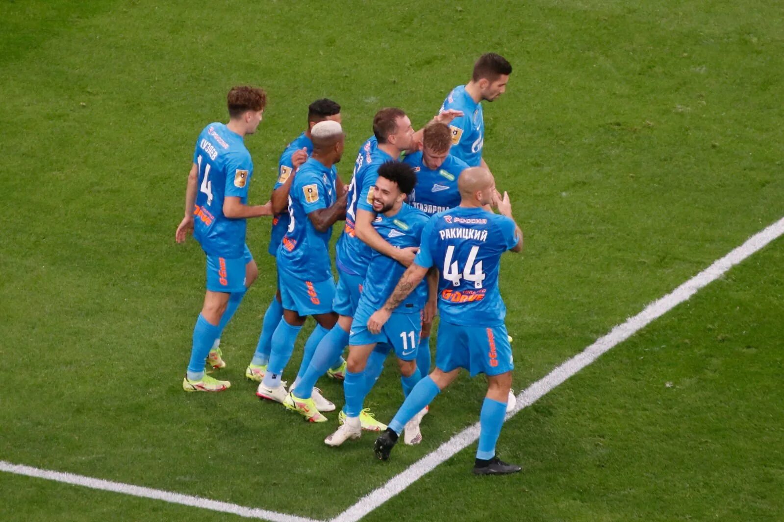 Крылья советов динамо. Счет футбола крылья советов. Зенит крылья. Счет футбола крылья советов. Шинник крылья советов 2001 год.