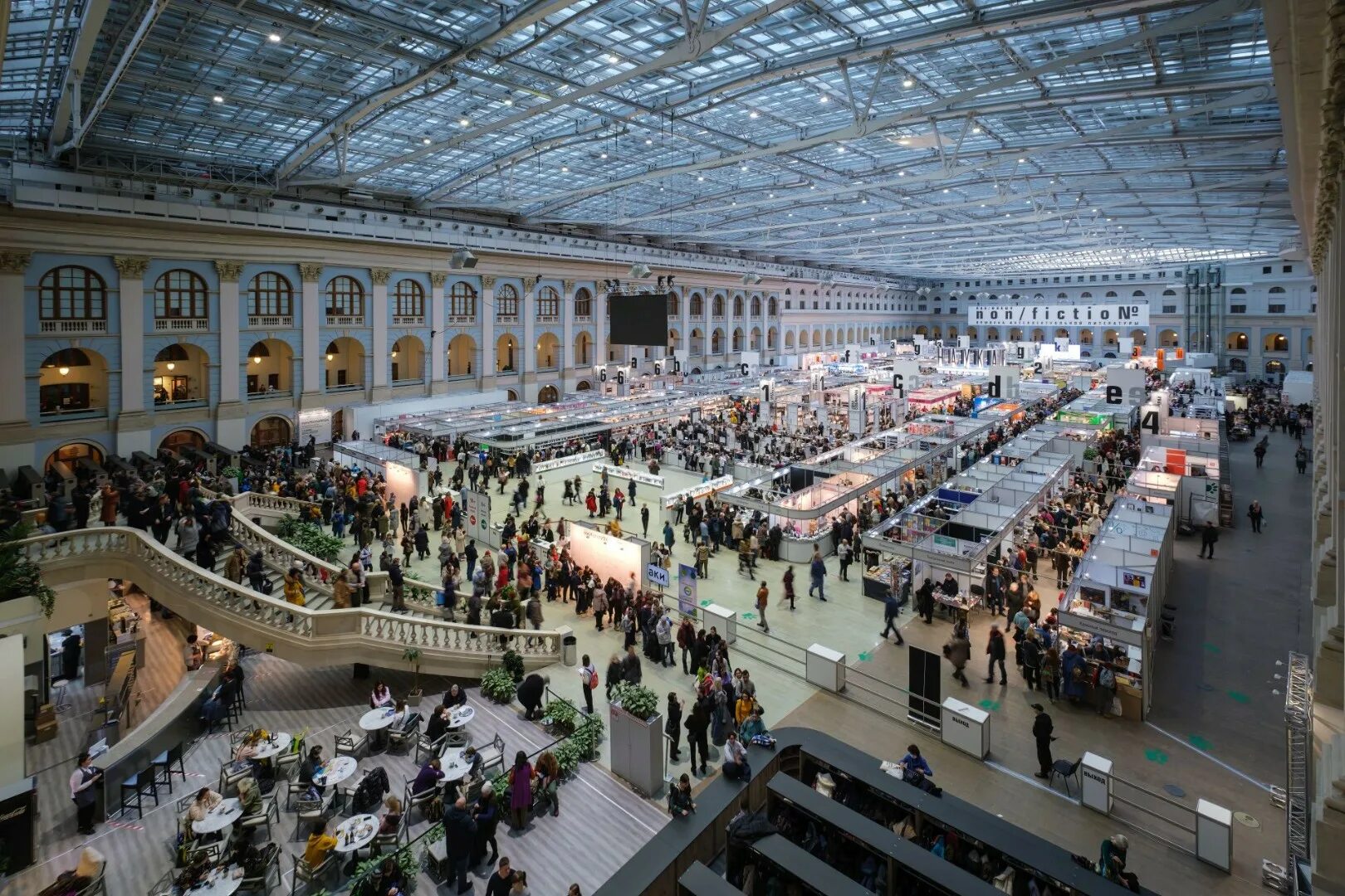 Книжная ярмарка в гостином дворе апрель