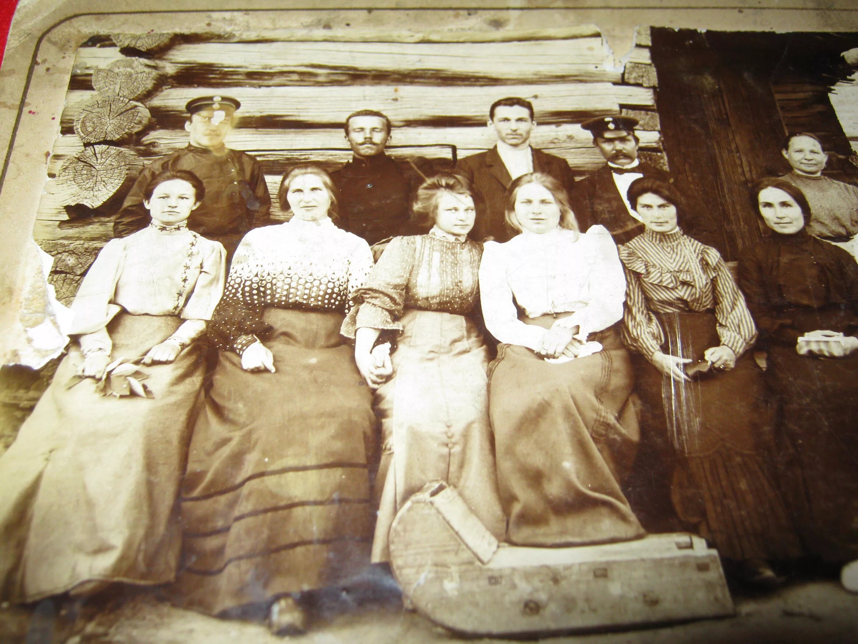 Старинное фотоателье. Мужская мода эдвардианская эпоха 1900. Реставрация фотографий. Льюис хайн фотограф труд детей. Старинные фотографии людей.