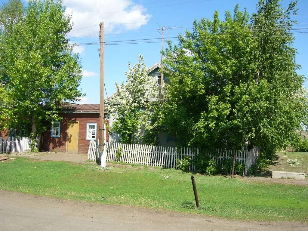 Побочино одесского. Побочино. Село Побочино вид. Трактор село Побочино. Деревня Побочино Омская область.