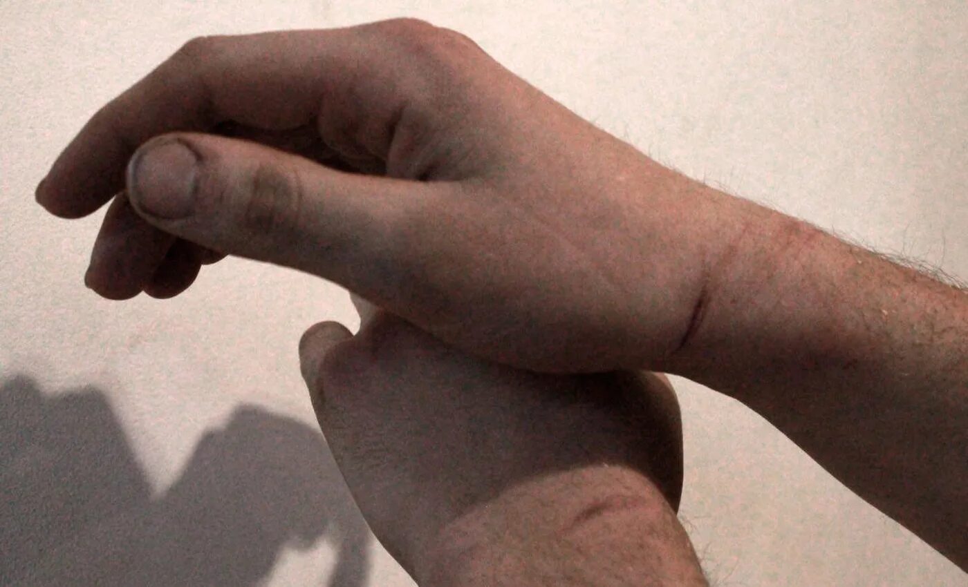 остаются следы на руках