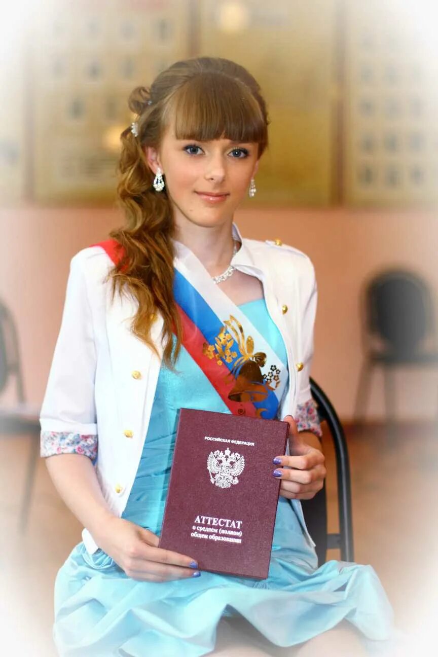 Милка медалистка актриса. Медалистка. Студентки медалистки. Выпускницы 2017. Выпускник 2020.
