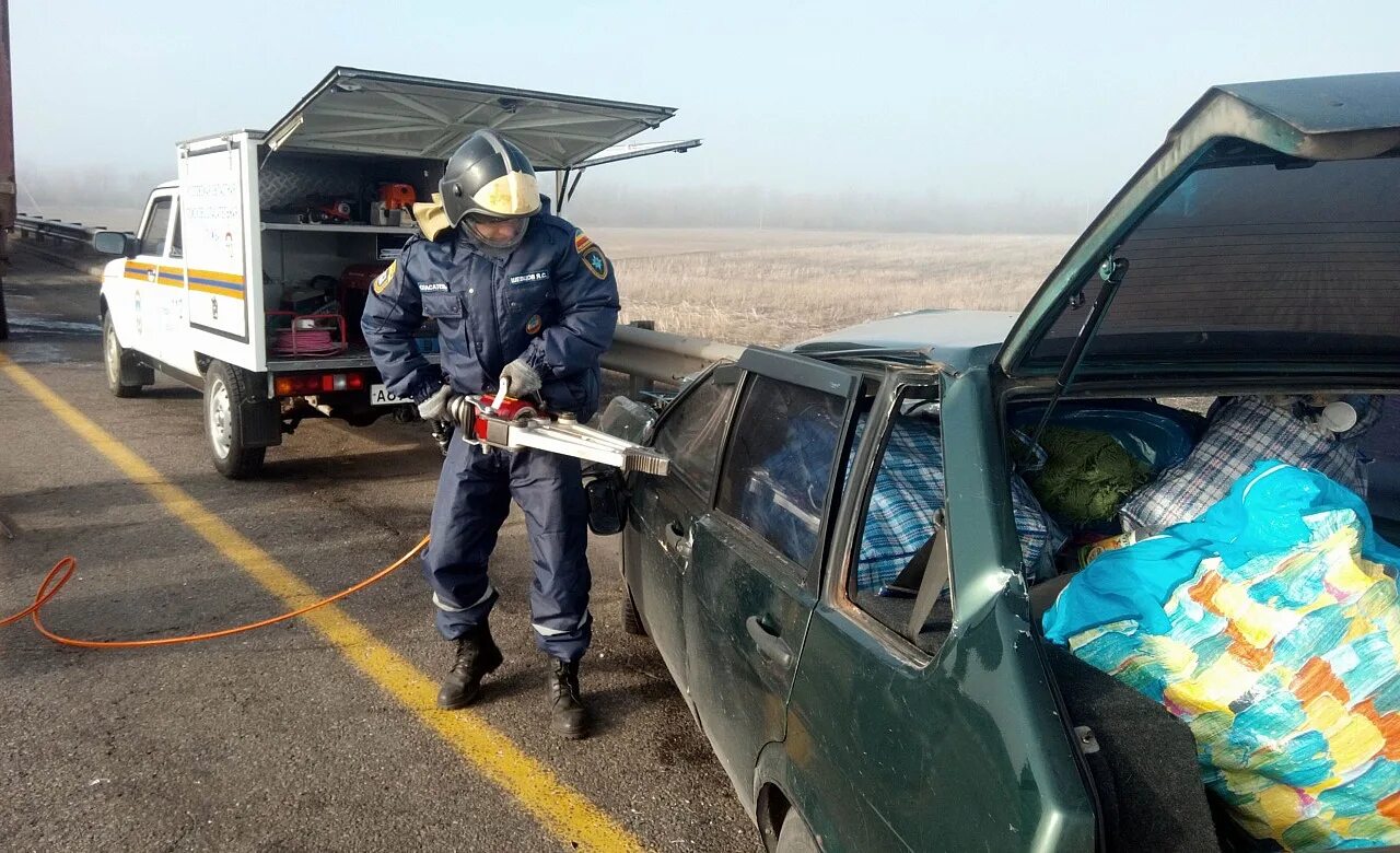 Авария на ростовской трассе 2. Дтп в ростовской области. Расстрелянные дальнобойщики. Авария 7 местный минивэн фольксваген в ростовской области. Дпчс ростовской области.