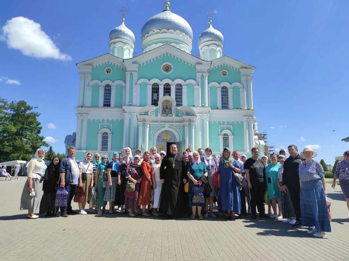 Дивеево паломнический монастырь. Дивеевский монастырь, паломнический центр. паломничество в дивеево. хотьково монастырь паломнический отдел. паломнический отдел брянской митрополии.
