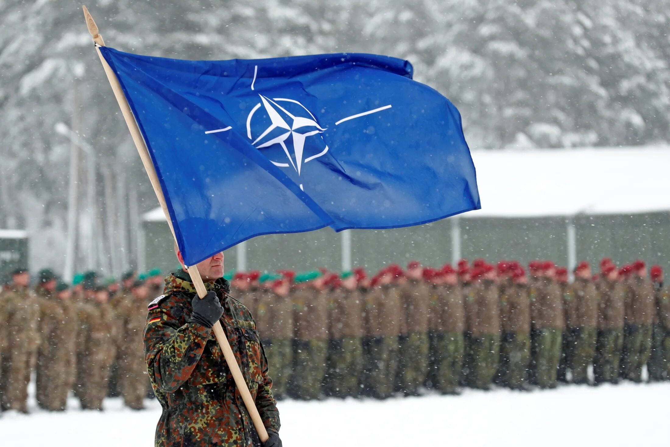 Нато возле границ. НАТО. Флаг НАТО. Армия НАТО. Румыния НАТО.