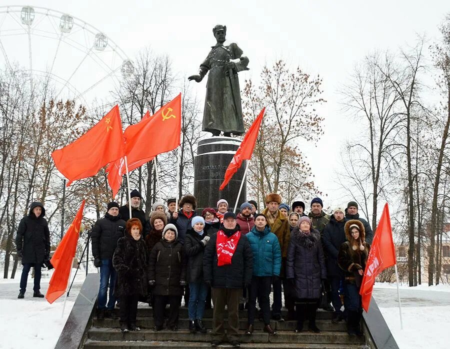 23 февраля иваново. Комсомольцы. Памятники коммунистам. Комсомольцы КПРФ Батенко. 30 Лет КПРФ.