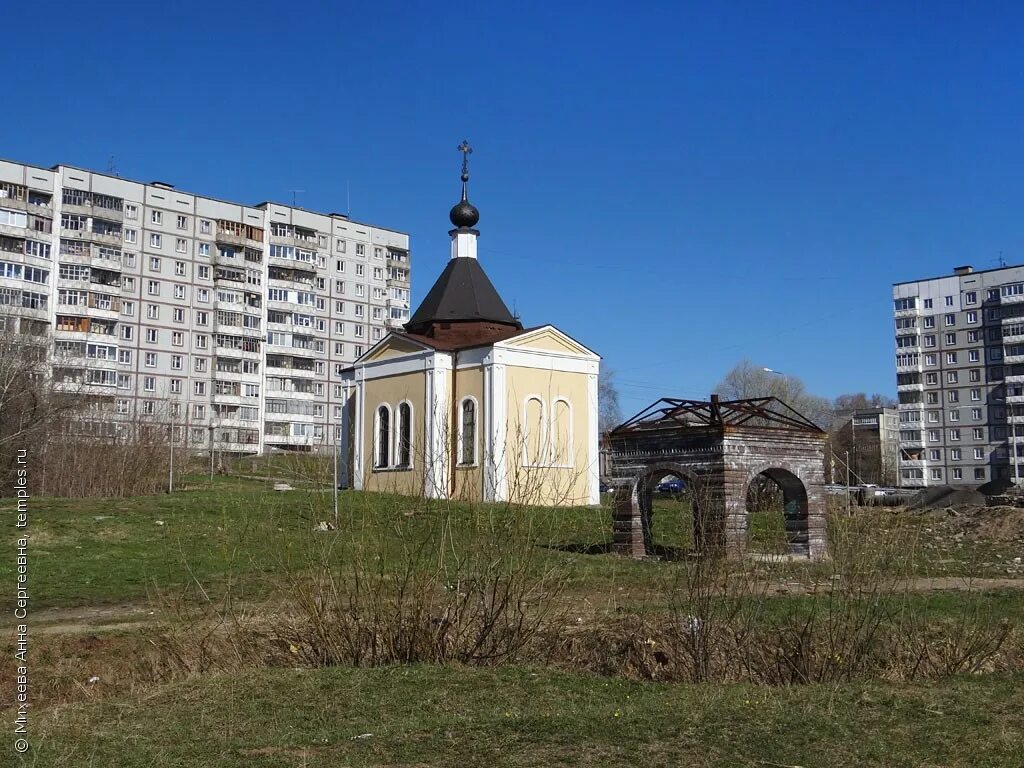 Часовни череповца. Часовня богоматери череповец. Часовня иконы божией матери живоносный источник череповец. Православный храм иконы божией матери живоносный источник, череповец. Храм живоносный источник в череповце.