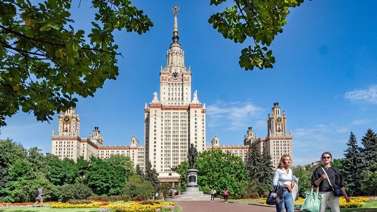 Самый высший вуз. Московский государственный университет имени м.в.Ломоносова，МГУ. Институт МГУ В Москве. Вузы России МГУ Ломоносова. Главное здание МГУ на Воробьёвых горах.