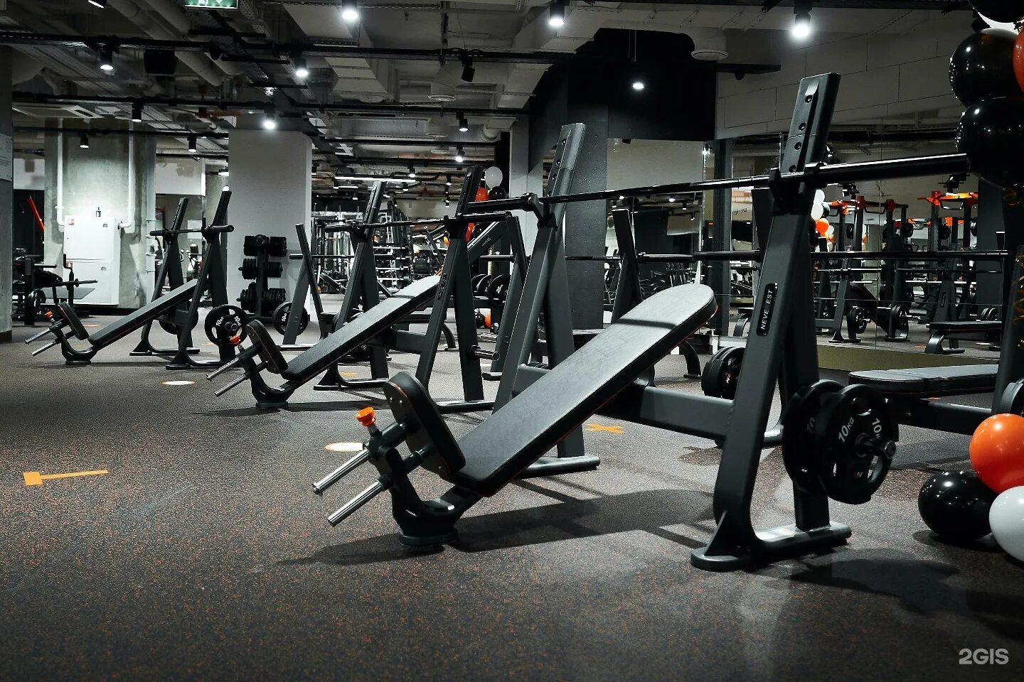 Спирит зал беляево. Спортзал спирит крылатское. Спирит спортзал чертановская. Spirit fitness рогожский вал. Спирит спортзал каширское шоссе.