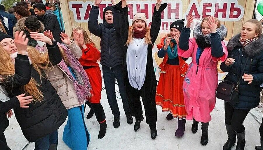 Студенты отмечают