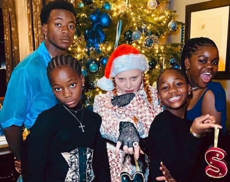 She 7 kids. Севен сириус бенджамин. She 7 kids. She 7 kids. Kidz bop uk l-r ashton, mia, max, twinkle.