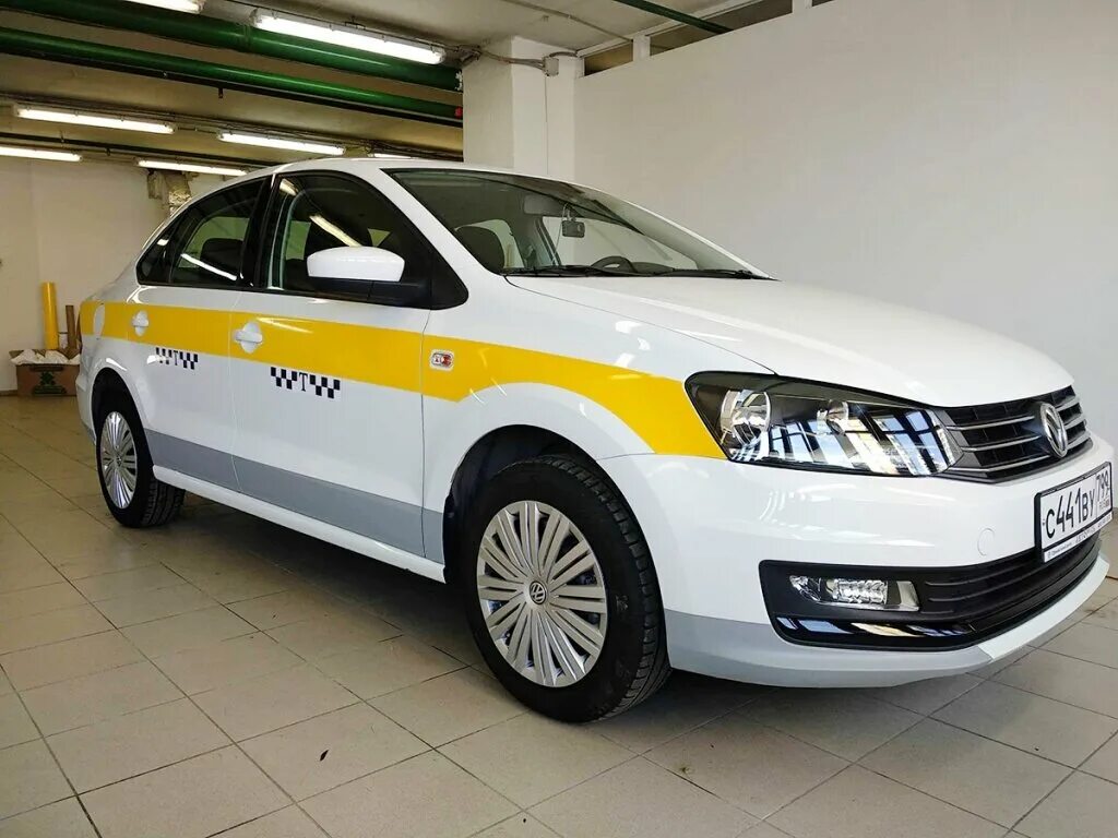 Аренда авто водитель такси. Volkswagen Polo 2021 такси. Фольксваген поло 2022 такси. Фольксваген поло таксопарк такси. Фольксваген Джетта такси.