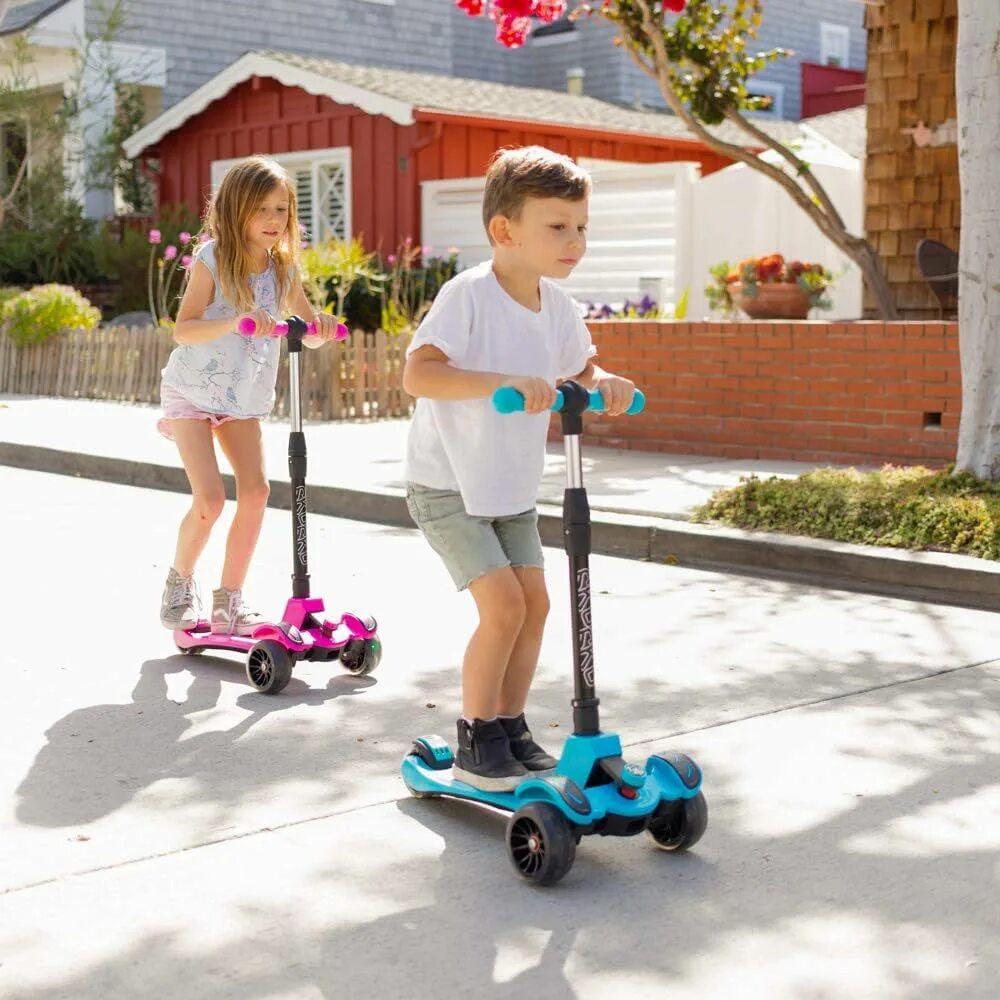 Kids scooter. Самокат kids. платформа для самоката для ребенка. подставка для ребенка на самокат. маленький ребенок на самокате.