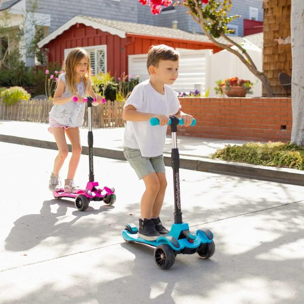 Самокат для 6 лет какой. Самокат Kid Scooter 2 in 1 Black. Платформа для самоката для ребенка. Подставка для ребенка на самокат. Маленький ребенок на самокате.