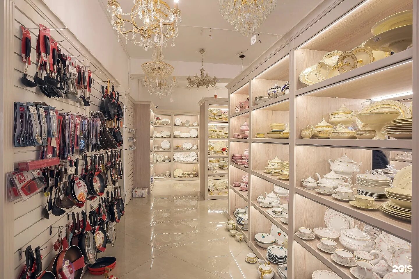 Выкладка фарфоровой посуды. Фарфор махачкала. Катин вареница. Фарфор махачкала. Хрустальная посуда.