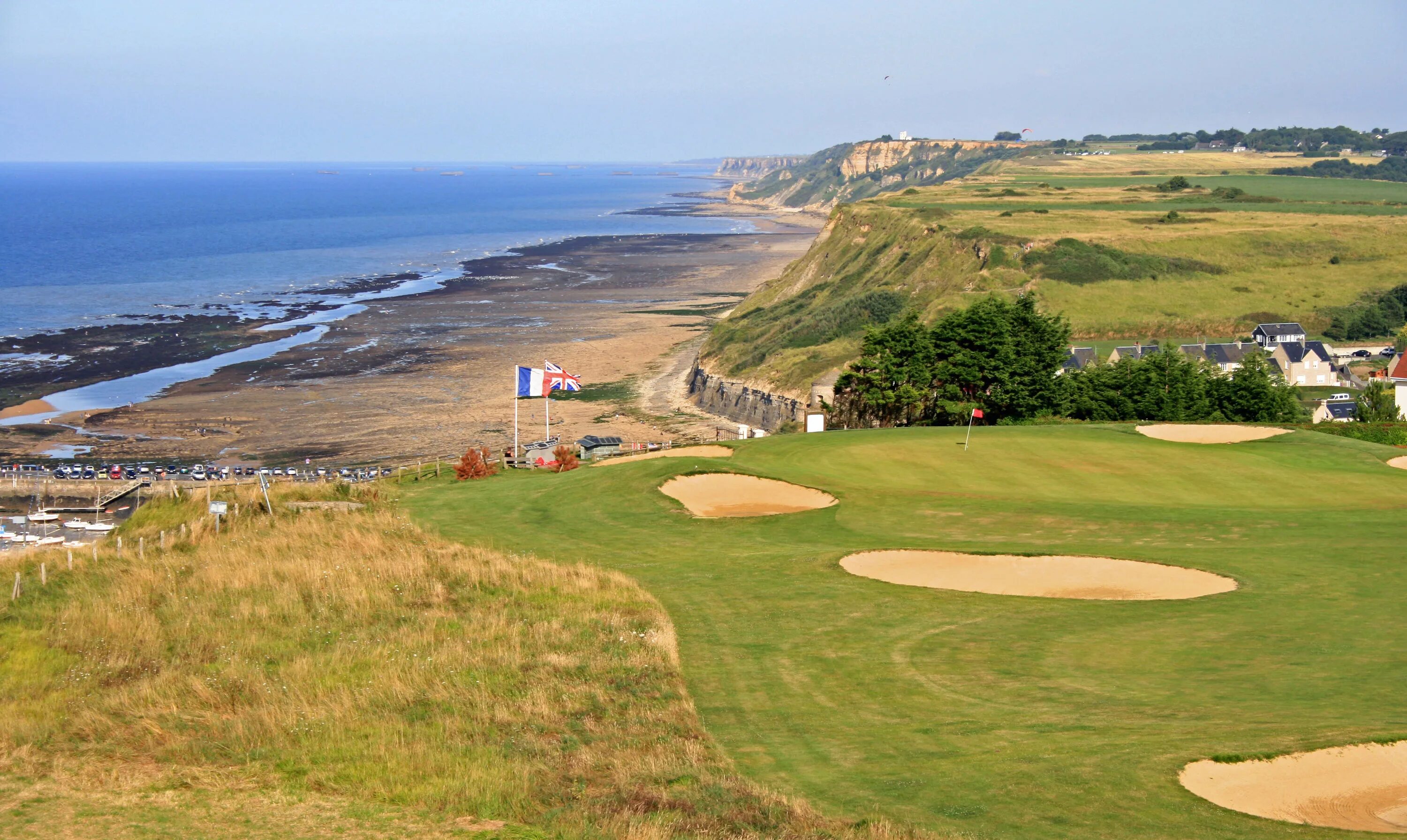 Пляж нормандии. Нормандия пляж Омаха. Omaha Beach Нормандия. Омаха Франция. Пляж Омаха сейчас.