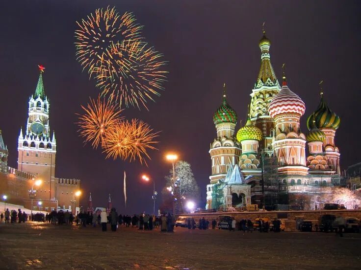 В каком городе можно встретить новый год. Храм василия блаженного и салют. новогодний кремль. новогодняя красная площадь.