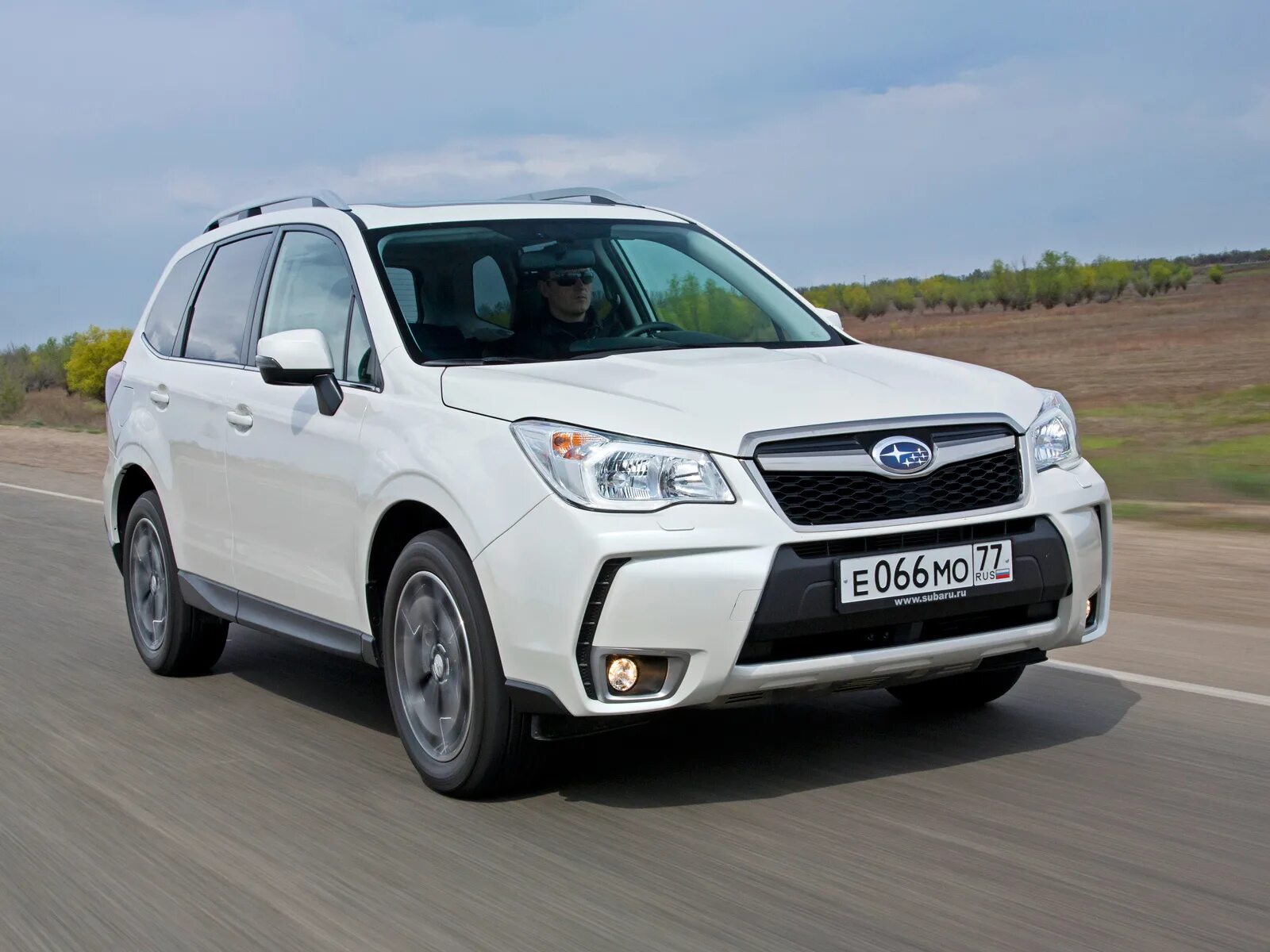 Форестер тест драйвы. Subaru Forester 2014. Subaru Forester 2013. Субару Форестер кроссовер. Субару Форестер 2014 белый.