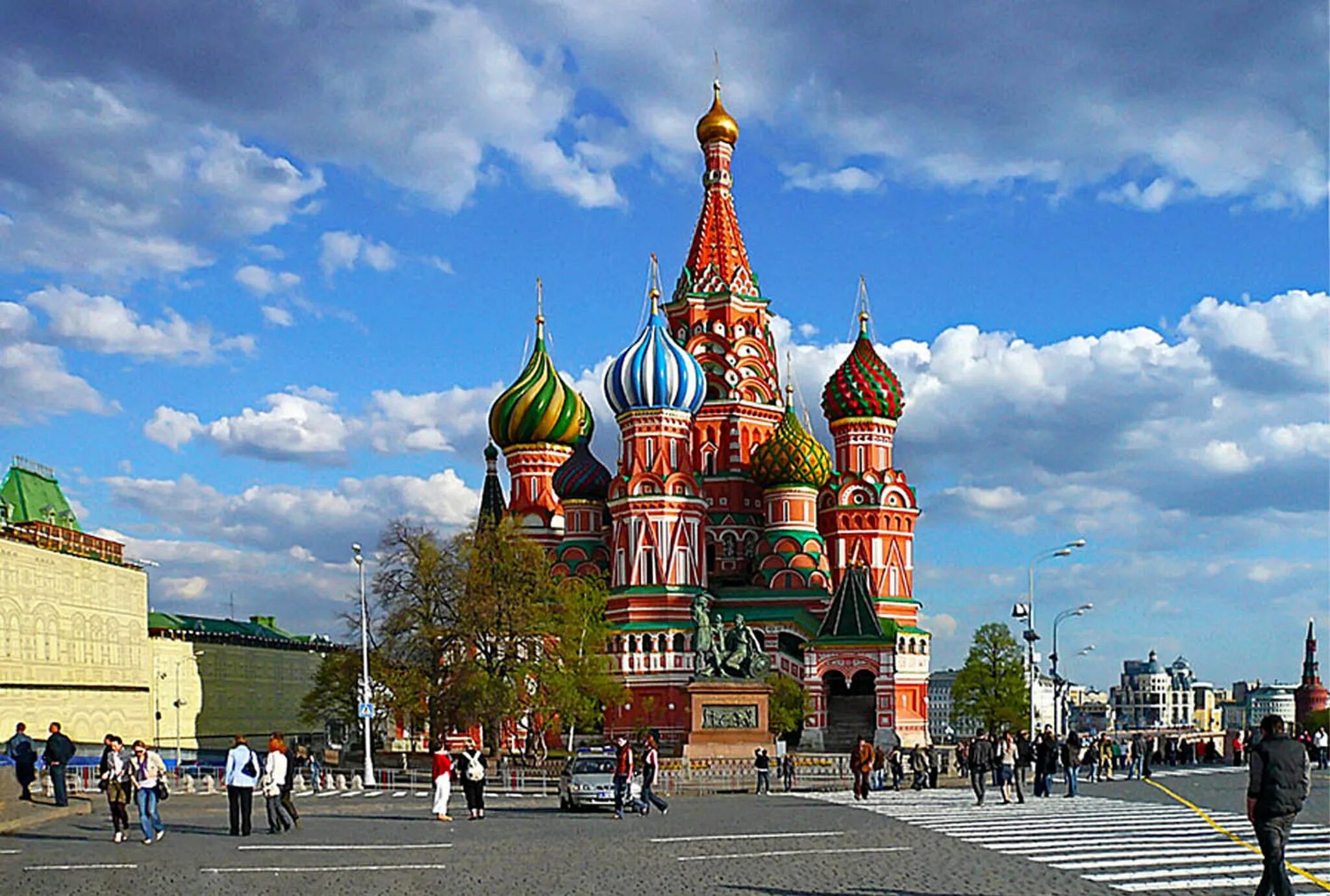 Города с началом красно. Храм Василия Блаженного Москва. Храм Василия Блаженного весной. Храм Василия Блаженного панорама.