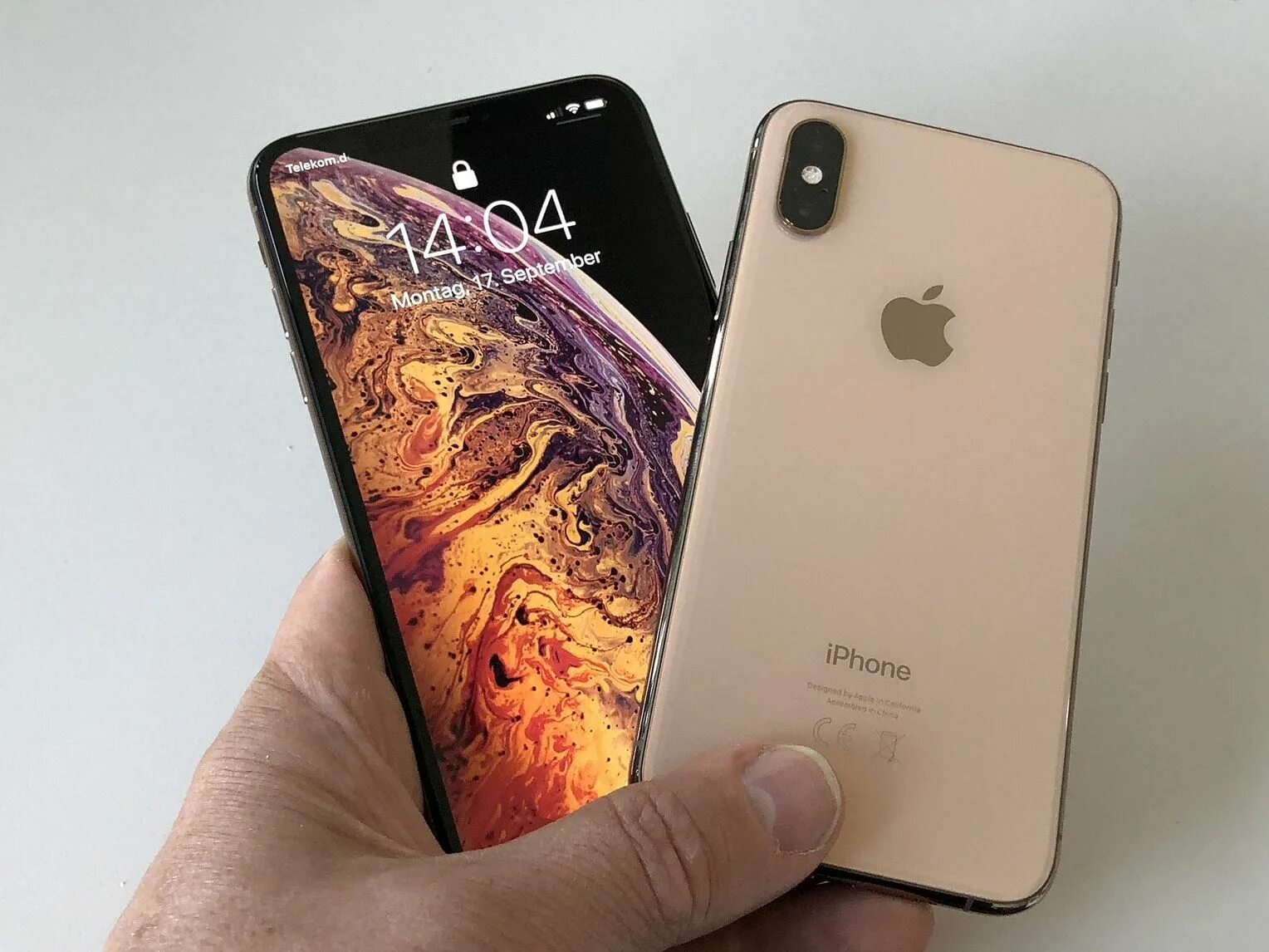 Сколько стоит айфон в красноярске. Iphone XS Max. Iphone XS 64gb. Айфон 10 XS Max. Iphone XS Max Gold.