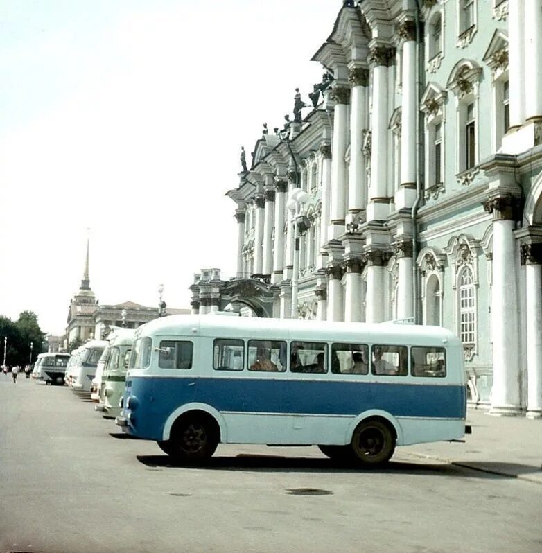 Советский общественный транспорт. Барбухайки СССР. Ленинград 1971. Экскурсионный ретро автобус СПБ. Автобусы СССР.