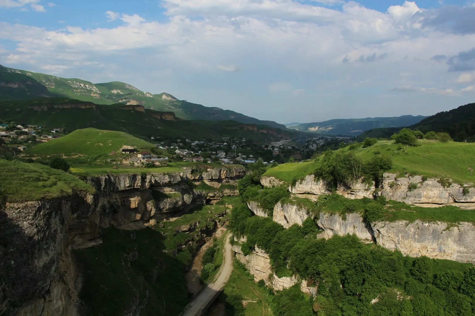 Кенделен ущелье. Курукал дорога. Курукал дагестан. Скорбящий горец. Долина кёнделен.