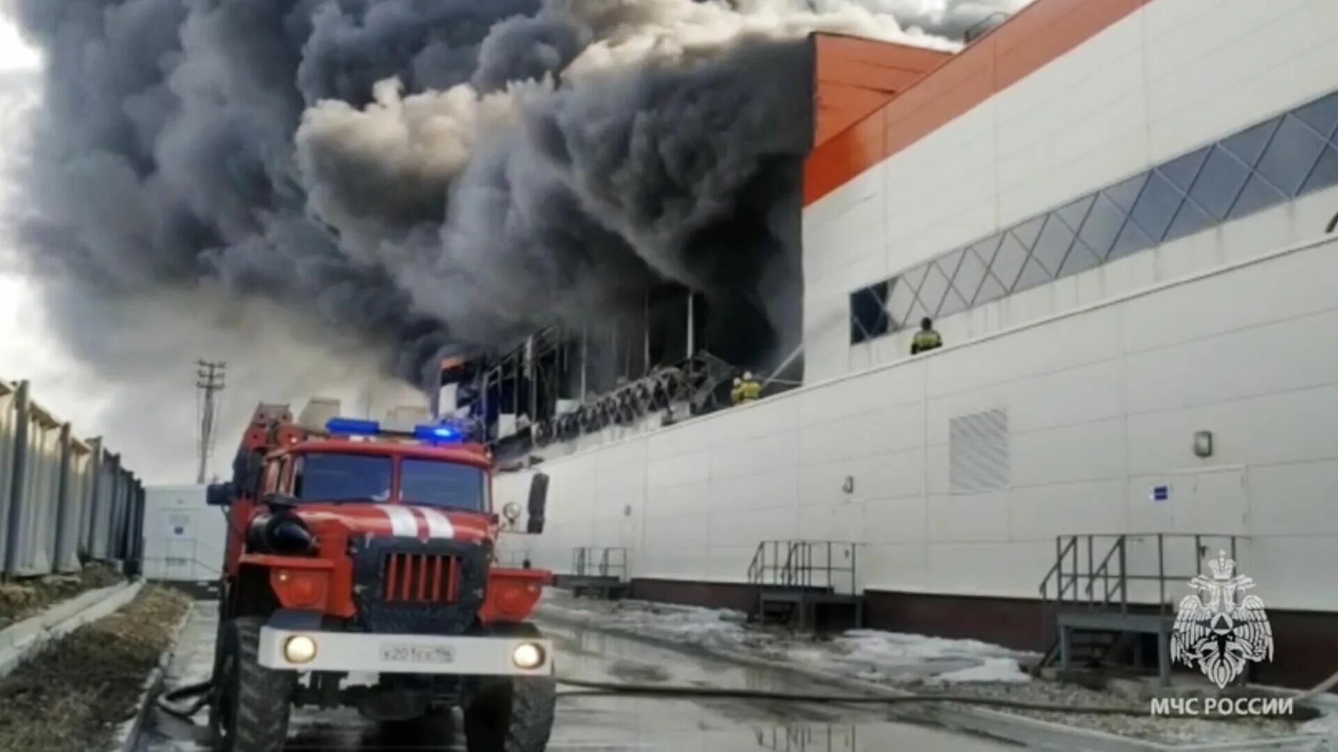 Новости 06.03 2024 года. Пожар. Пожар картинки. Пожар в здании. Пожар на заводе.