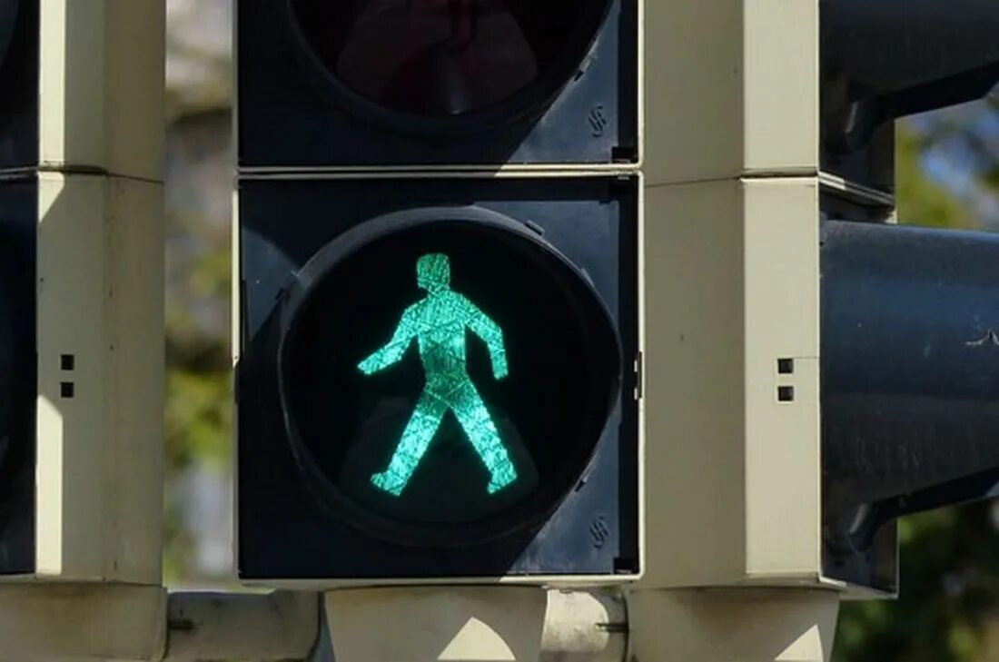 Цвета светофора значение. Красный цвет светофора. Цвета светофора. Дождавшись светофора. Красный светофор.