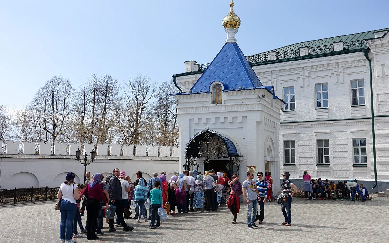 Монастырь в святой воде. Часовня в раифском монастыре. источник раифского монастыря. раифа святой источник. раифа св.источник часовня.