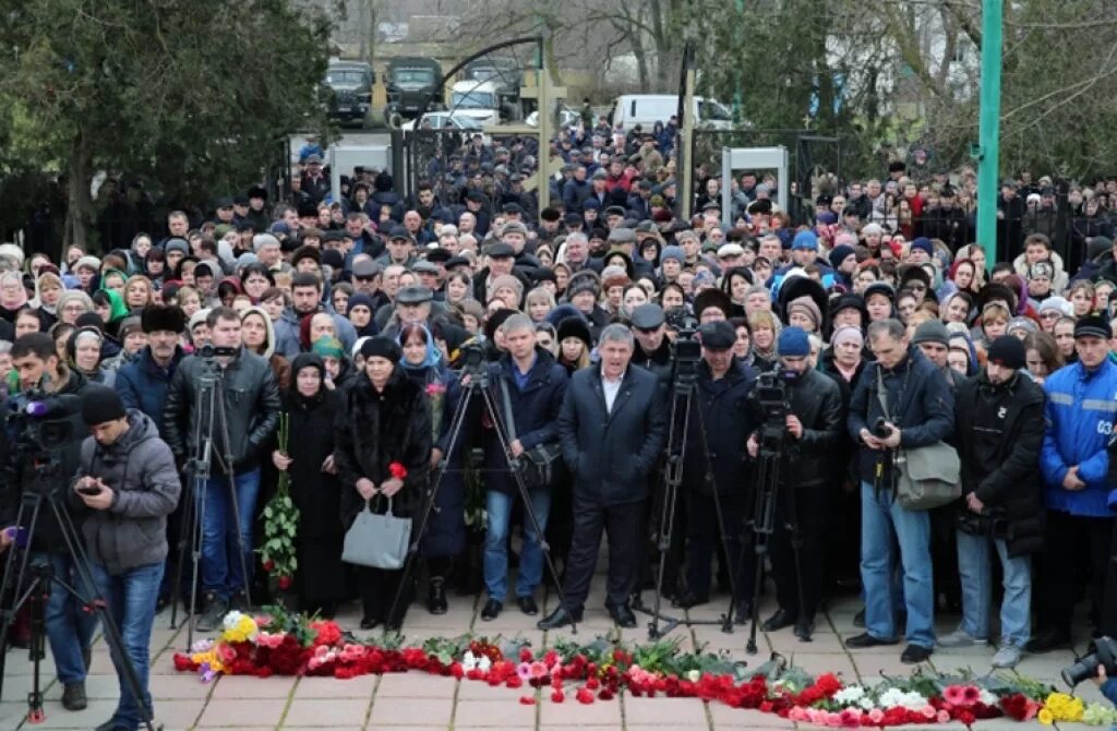 Теракт в Кизляре 18 февраля 2018 года. Террористический акт в Кизляре. Похороны погибших в теракте в москве