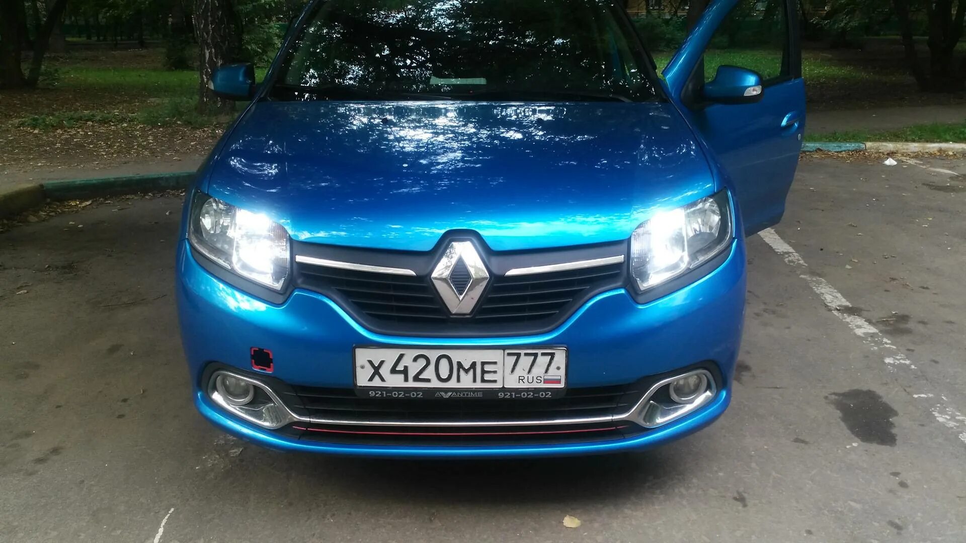 Рено логан 2 лампы в фарах. Renault logan 2 дхо. renault logan 2 ходовые огни. доп свет рено логан 2. рено логан 2016 года ходовые огни.