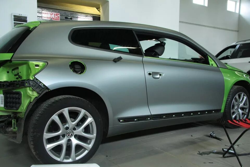 VW Scirocco матовый. Фольксваген Сирокко матовый хаки. Volkswagen Scirocco винил. Scirocco Graphite. Ее стволы стали зеленовато серыми