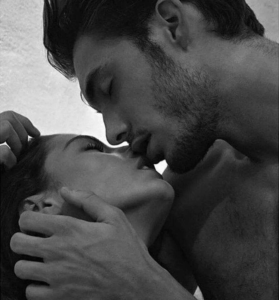 Нежный поцелуй. Пара страсть. Страстные поцелуи. Чувственный поцелуй.