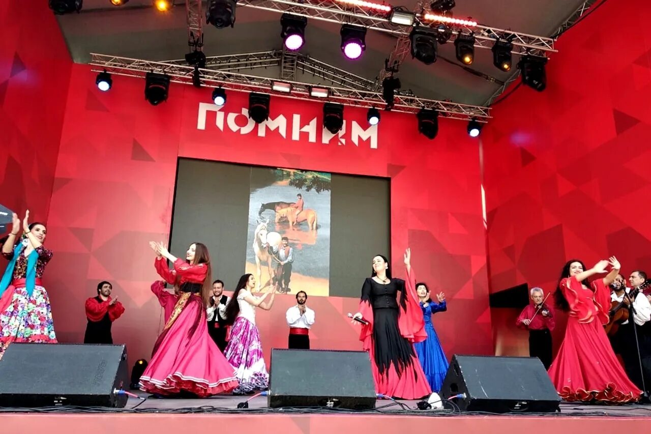 цыгане ромэн. цыгане ромэн. театр ромэн сличенко. московский музыкально-драматический цыганский театр ромэн. цыганский театр ромэн.