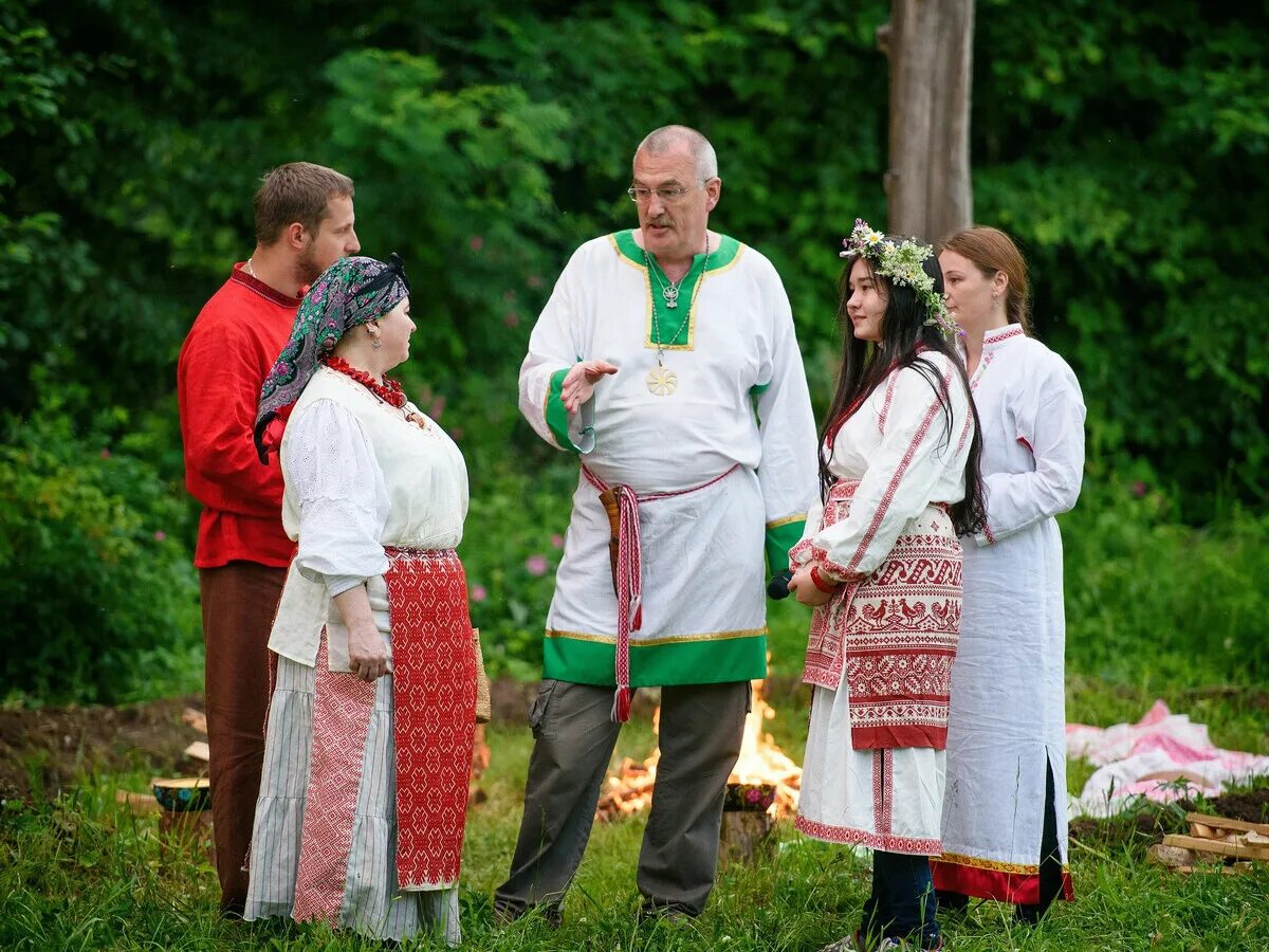 Родноверы. Язычник. Национальные костюмы родноверов.