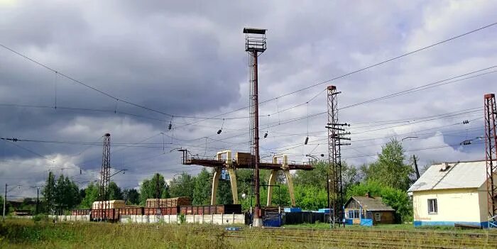 Карпинск — станция свердловской обл. Железнодорожный вокзал карпинск. Жд карпинск. Жд карпинск. Карпинского 11 карпинск.