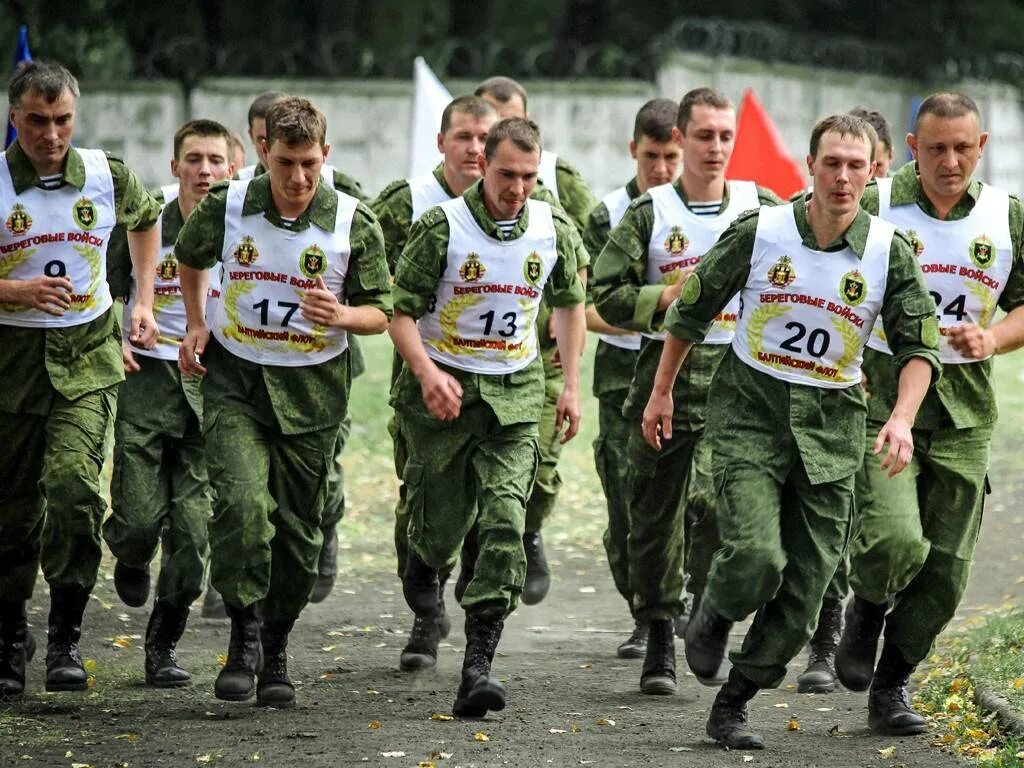 Вел простой аскетичный образ жизни военного. Военные спортивные состязания. Спорт в Российской армии. Спортсмены военнослужащие. Занятия спортом в армии.