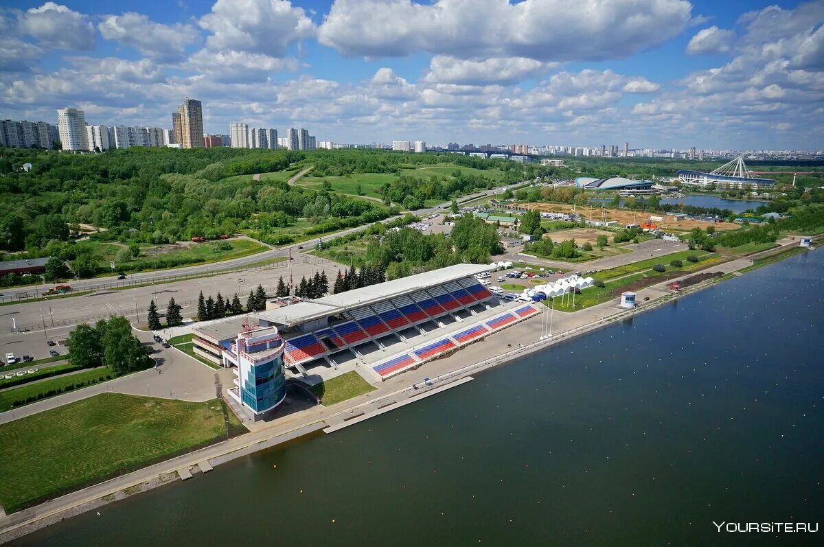 Гребной канал крылатское парк. Гребной канал в москве крылатское. Гребной канал крылатское парк. Канал холмы. Канал холмы.