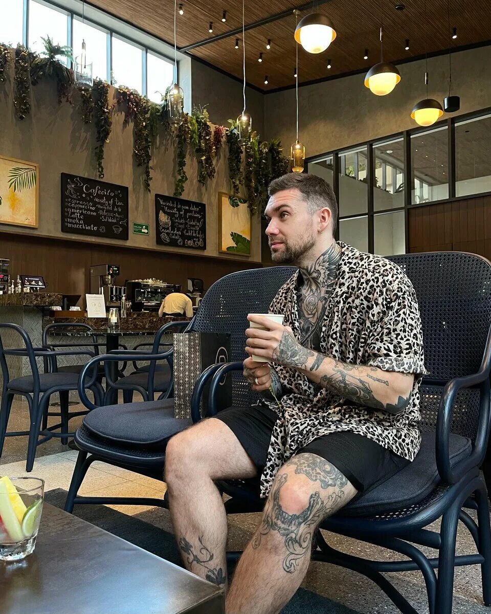 Российские молодежные бренды уличной одежды. A quick buck одежда. Quick buck. Quick buck. A quick buck одежда.