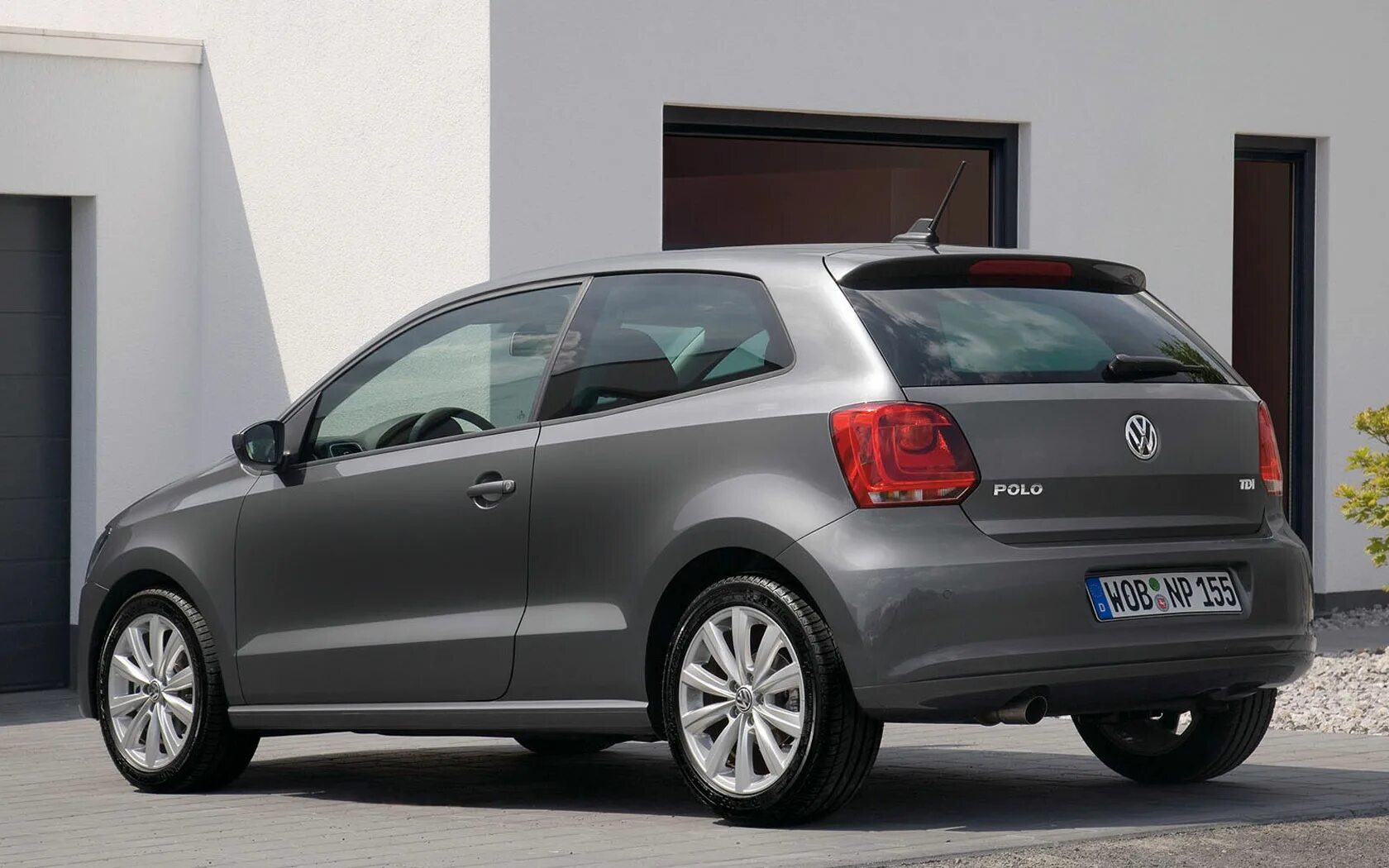 Купить новый у дилера фольксваген поло. Volkswagen Polo Hatchback 2012. Volkswagen Polo 3 Door. Volkswagen Polo 2012 хэтчбек. Volkswagen Polo 2009 хэтчбек.